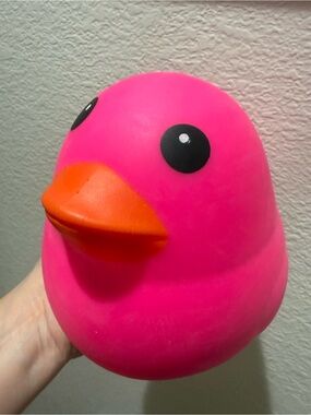 Jumbo squishy Duck. Over 5 inch. Pink. NEW. Sqzy Viral toy from Laffy Quacks.